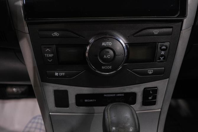 Toyota Corolla X (E140 E150) Рестайлинг с пробегом 2012 года, цена 1 049 000 рублей, 208000 км, седан, Автокод Объявления