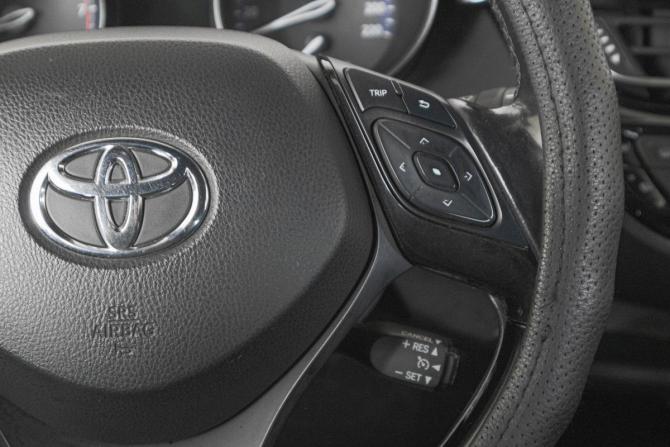 Toyota C-HR I с пробегом 2018 года, цена 2 049 000 рублей, 96500 км, внедорожник, Автокод Объявления