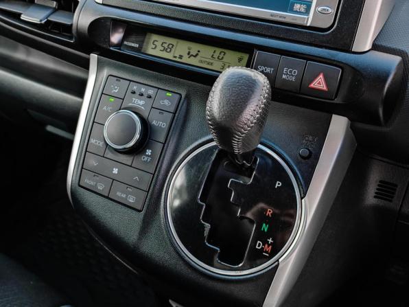 Toyota Wish II с пробегом 2010 года, цена 1 230 000 рублей, 182503 км, минивэн, Автокод Объявления