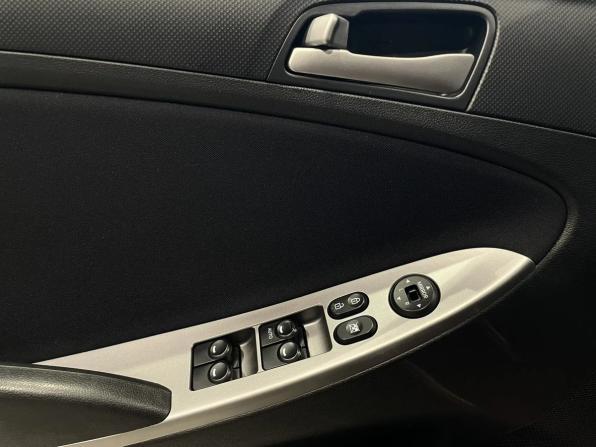 Hyundai Solaris I Рестайлинг с пробегом 2015 года, цена 948 000 рублей, 114339 км, седан, Автокод Объявления