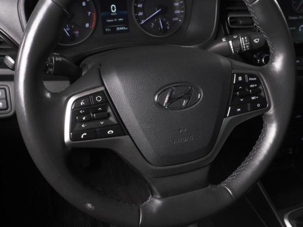 Hyundai Solaris II Рестайлинг с пробегом 2021 года, цена 1 745 000 рублей, 25443 км, седан, Автокод Объявления