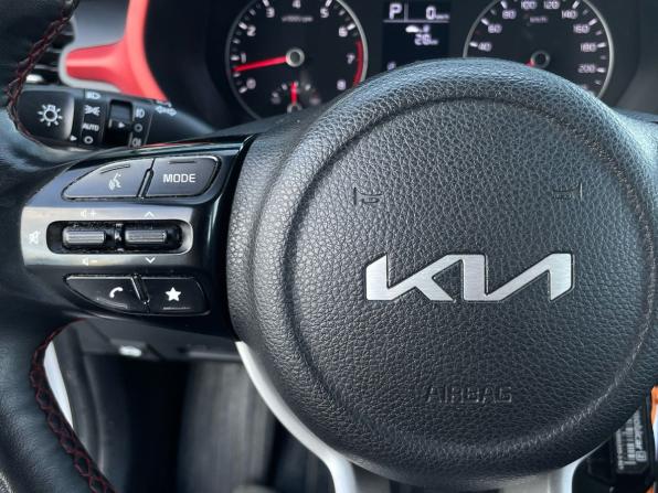 Kia Rio IV Рестайлинг с пробегом 2021 года, цена 1 750 000 рублей, 94000 км, хэтчбек, Автокод Объявления