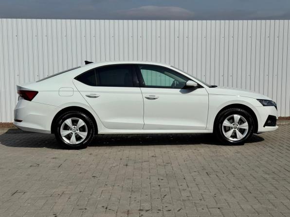 Skoda Octavia IV (A8) с пробегом 2021 года, цена 2 350 000 рублей, 101600 км, лифтбек, Автокод Объявления