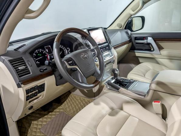 Toyota Land Cruiser 200 Series Рестайлинг 2 с пробегом 2018 года, цена 8 950 000 рублей, 15980 км, внедорожник, Автокод Объявления