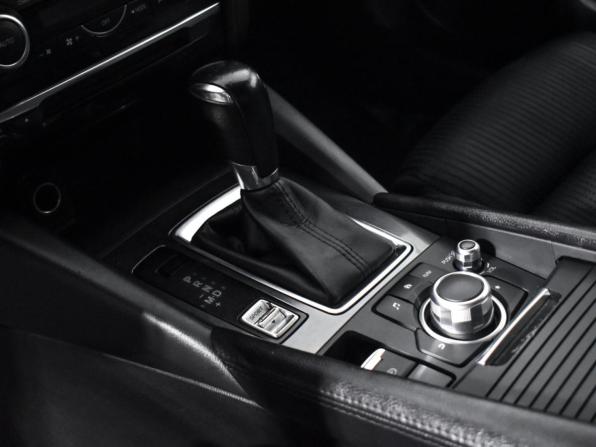 Mazda 6 III (GJ) Рестайлинг с пробегом 2015 года, цена 1 300 000 рублей, 261000 км, седан, Автокод Объявления