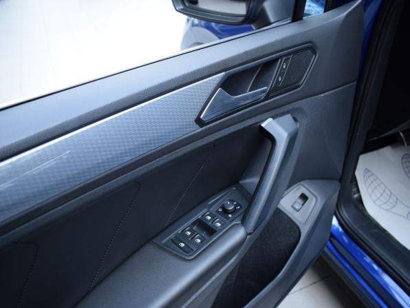 Volkswagen Tiguan II Рестайлинг с пробегом 2021 года, цена 2 410 000 рублей, 56061 км, внедорожник, Автокод Объявления