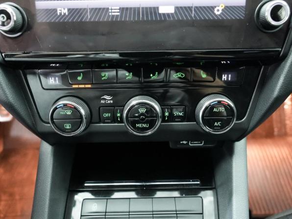 Skoda Octavia III (A7) Рестайлинг с пробегом 2019 года, цена 1 696 000 рублей, 145000 км, лифтбек, Автокод Объявления