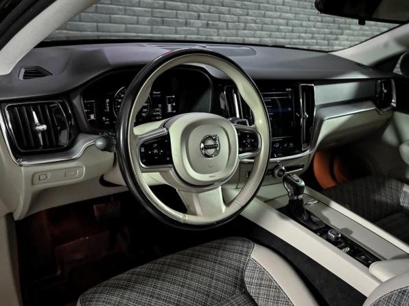 Volvo V60 Cross Country II с пробегом 2020 года, цена 3 700 000 рублей, 110911 км, универсал, Автокод Объявления