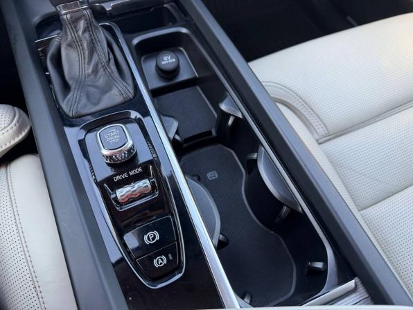 Volvo XC60 II с пробегом 2018 года, цена 3 385 000 рублей, 153000 км, внедорожник, Автокод Объявления