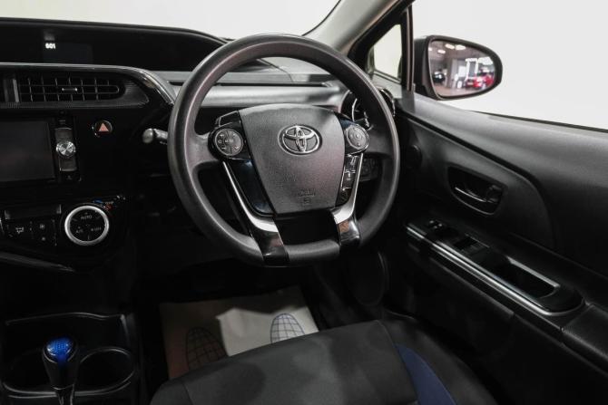 Toyota Aqua I Рестайлинг 2 с пробегом 2018 года, цена 1 029 000 рублей, 236100 км, хэтчбек, Автокод Объявления