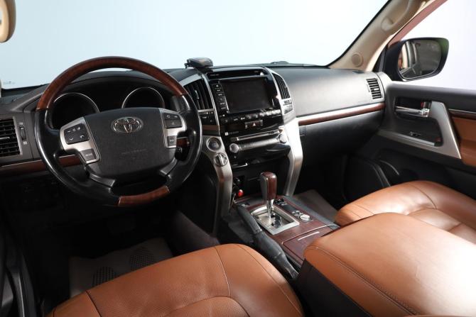 Toyota Land Cruiser 200 Series Рестайлинг 1 с пробегом 2015 года, цена 4 399 000 рублей, 375000 км, внедорожник, Автокод Объявления