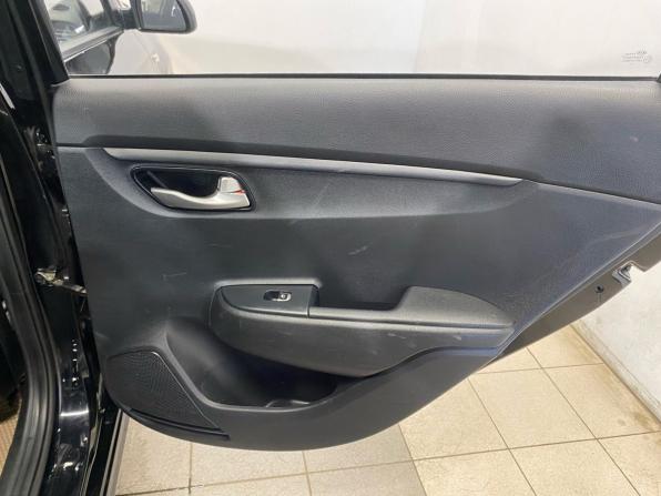 Kia Rio IV Рестайлинг с пробегом 2021 года, цена 1 459 000 рублей, 131272 км, седан, Автокод Объявления