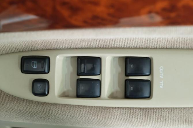 Toyota Ipsum II (M20) Рестайлинг с пробегом 2004 года, цена 1 009 000 рублей, 284500 км, компактвэн, Автокод Объявления