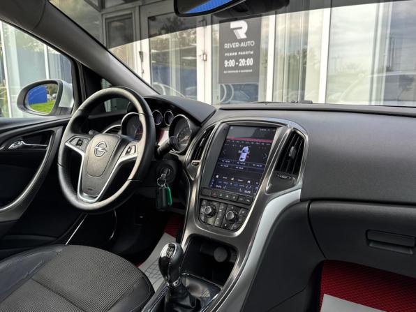 Opel Astra J с пробегом 2011 года, цена 690 000 рублей, 237365 км, хэтчбек, Автокод Объявления