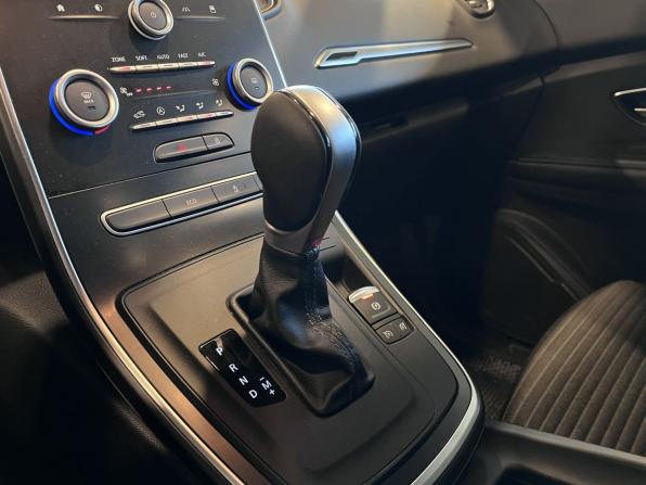 Renault Scenic IV с пробегом 2018 года, цена 1 520 000 рублей, 128219 км, компактвэн, Автокод Объявления