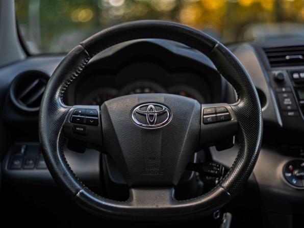 Toyota RAV4 III (XA30) Рестайлинг с пробегом 2011 года, цена 977 000 рублей, 327082 км, внедорожник, Автокод Объявления