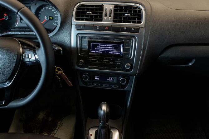 Volkswagen Polo V Рестайлинг с пробегом 2016 года, цена 1 329 000 рублей, 83362 км, седан, Автокод Объявления