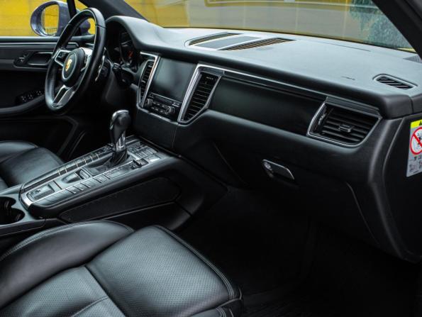 Porsche Macan I с пробегом 2018 года, цена 3 499 999 рублей, 77300 км, внедорожник, Автокод Объявления