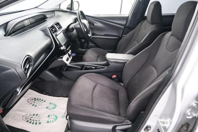 Toyota Prius IV (XW50) с пробегом 2018 года, цена 1 699 000 рублей, 171700 км, лифтбек, Автокод Объявления