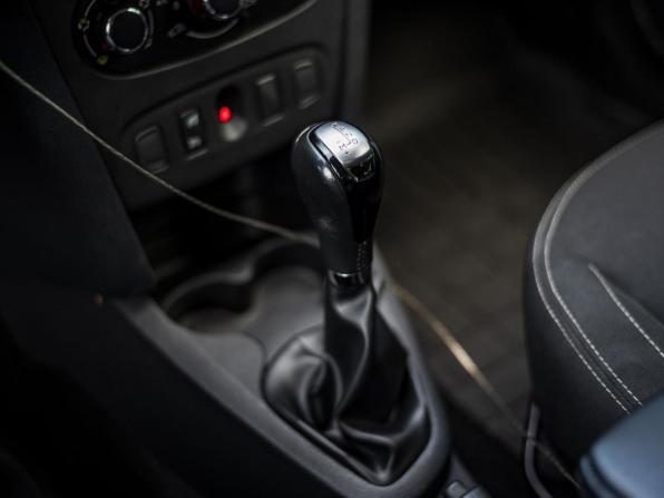 Renault Logan II с пробегом 2018 года, цена 665 000 рублей, 189733 км, седан, Автокод Объявления