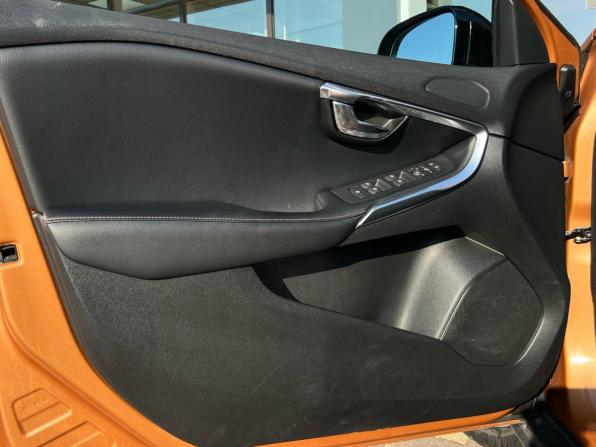 Volvo V40 Cross Country I с пробегом 2013 года, цена 1 150 000 рублей, 129417 км, хэтчбек, Автокод Объявления
