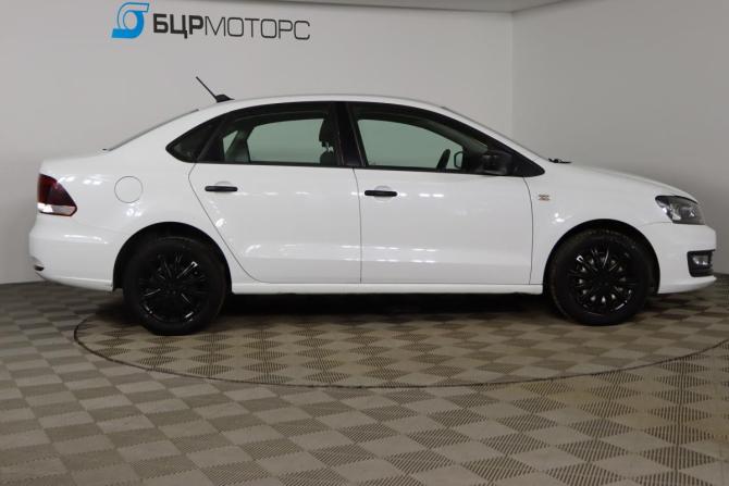 Volkswagen Polo V Рестайлинг с пробегом 2018 года, цена 1 399 990 рублей, 88056 км, седан, Автокод Объявления