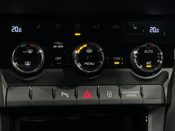 Skoda Karoq I с пробегом 2022 года, цена 2 850 000 рублей, 37000 км, внедорожник, Автокод Объявления