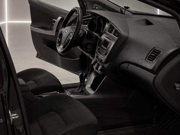 Kia Ceed II Рестайлинг с пробегом 2017 года, цена 1 295 000 рублей, 149000 км, универсал, Автокод Объявления