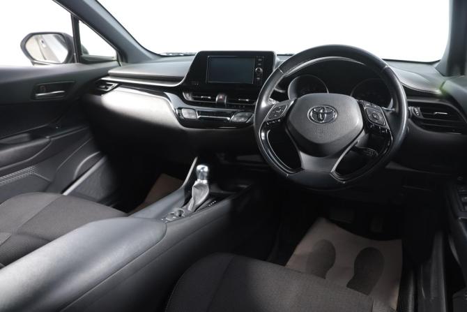 Toyota C-HR I с пробегом 2018 года, цена 1 899 000 рублей, 49100 км, внедорожник, Автокод Объявления
