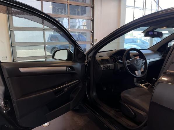 Opel Astra H Рестайлинг с пробегом 2012 года, цена 510 000 рублей, 243716 км, седан, Автокод Объявления