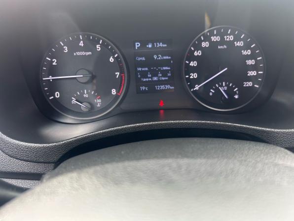 Hyundai Solaris II с пробегом 2019 года, цена 1 370 000 рублей, 128000 км, седан, Автокод Объявления