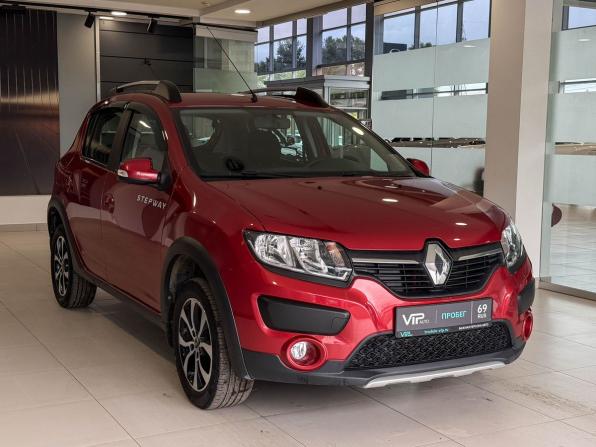 Renault Sandero II с пробегом 2018 года, цена 1 375 000 рублей, 40452 км, хэтчбек, Автокод Объявления