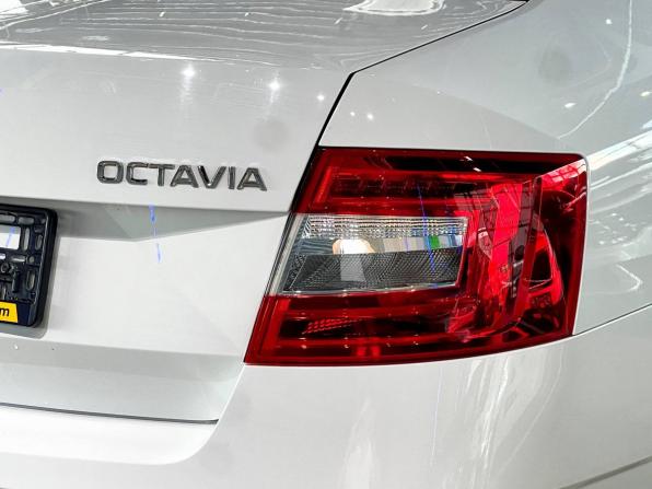 Skoda Octavia III (A7) Рестайлинг с пробегом 2017 года, цена 1 680 000 рублей, 56500 км, лифтбек, Автокод Объявления