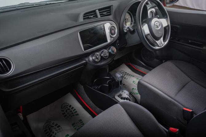 Toyota Vitz III (XP130) с пробегом 2013 года, цена 1 099 000 рублей, 78000 км, хэтчбек, Автокод Объявления