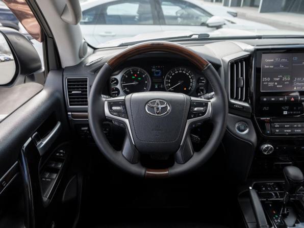 Toyota Land Cruiser 200 Series Рестайлинг 2 с пробегом 2017 года, цена 5 800 000 рублей, 197309 км, внедорожник, Автокод Объявления