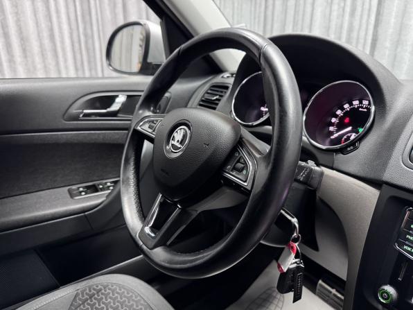Skoda Yeti I Рестайлинг с пробегом 2014 года, цена 1 400 000 рублей, 135957 км, внедорожник, Автокод Объявления