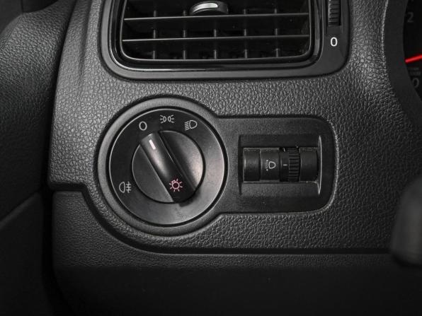 Volkswagen Polo V Рестайлинг с пробегом 2017 года, цена 1 070 000 рублей, 199431 км, седан, Автокод Объявления
