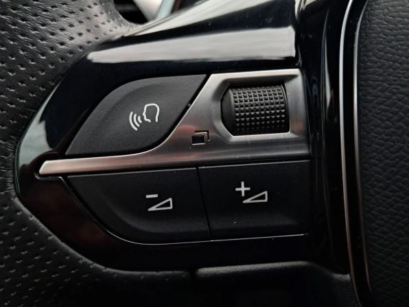 Peugeot 3008 II Рестайлинг с пробегом 2021 года, цена 2 700 000 рублей, 68499 км, внедорожник, Автокод Объявления