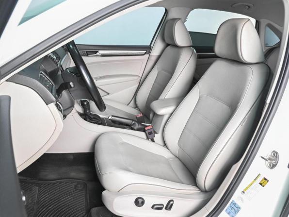 Volkswagen Passat (North America and China) I Рестайлинг с пробегом 2018 года, цена 1 849 000 рублей, 98187 км, седан, Автокод Объявления