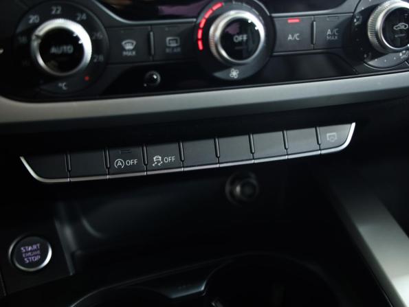 Audi A4 V (B9) с пробегом 2017 года, цена 2 389 000 рублей, 101271 км, седан, Автокод Объявления