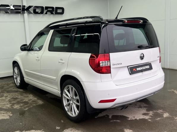 Skoda Yeti I Рестайлинг с пробегом 2015 года, цена 1 199 000 рублей, 226664 км, внедорожник, Автокод Объявления