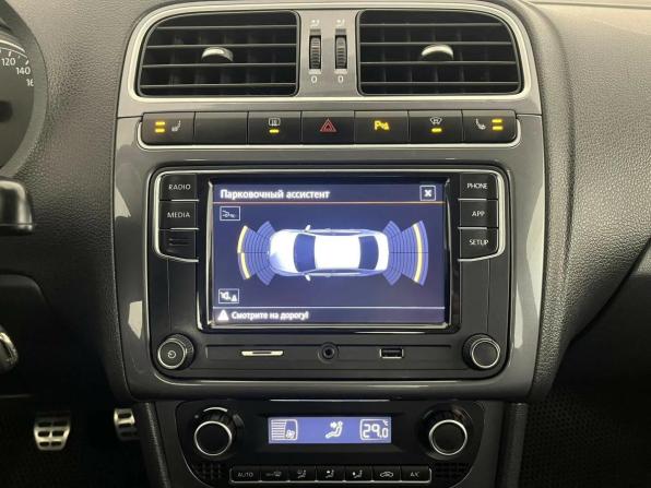 Volkswagen Polo V Рестайлинг с пробегом 2018 года, цена 939 000 рублей, 136618 км, седан, Автокод Объявления