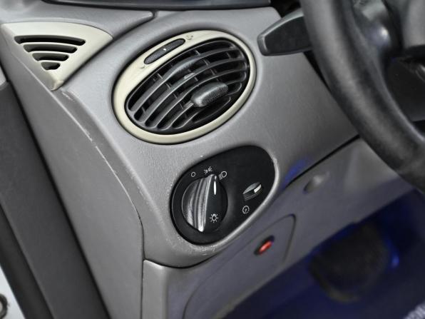 Ford Focus I (North America) с пробегом 2001 года, цена 199 000 рублей, 225000 км, хэтчбек, Автокод Объявления