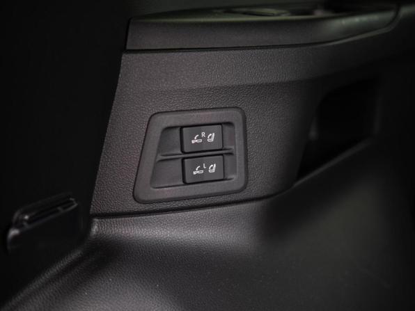 Toyota Land Cruiser 300 Series с пробегом 2021 года, цена 10 100 000 рублей, 38889 км, внедорожник, Автокод Объявления