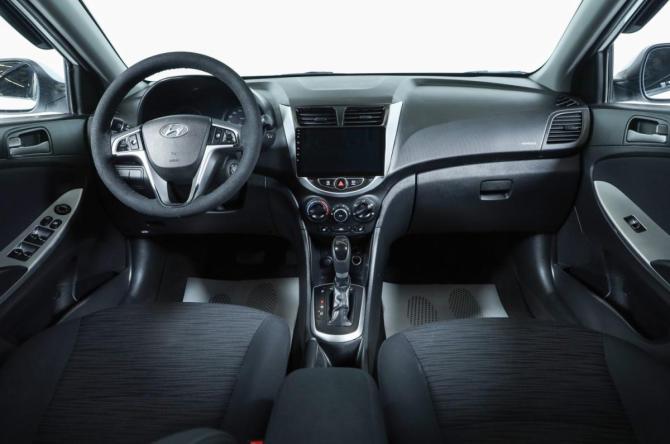 Hyundai Solaris I Рестайлинг с пробегом 2015 года, цена 899 000 рублей, 200000 км, седан, Автокод Объявления