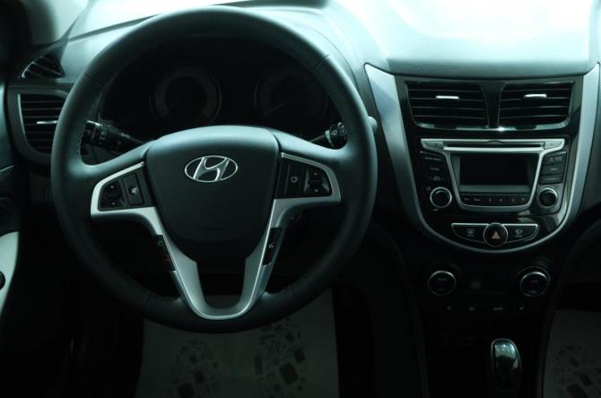 Hyundai Solaris I Рестайлинг с пробегом 2015 года, цена 1 189 000 рублей, 215000 км, седан, Автокод Объявления