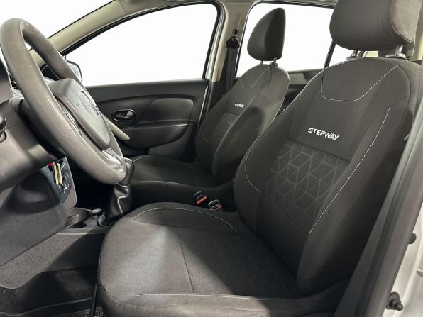 Renault Sandero II с пробегом 2018 года, цена 1 229 900 рублей, 57904 км, хэтчбек, Автокод Объявления