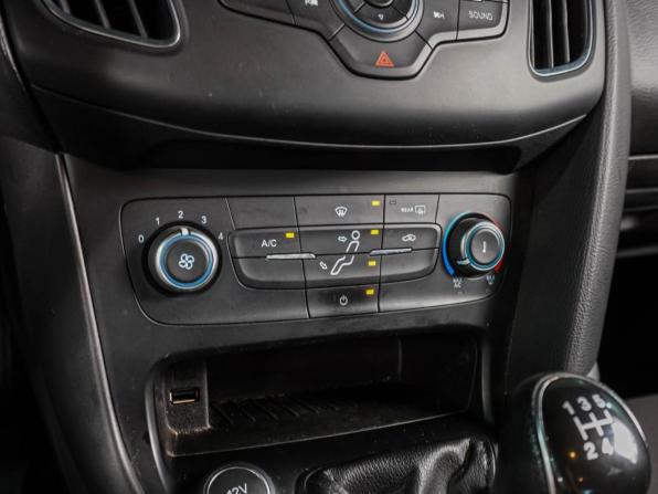 Ford Focus III Рестайлинг с пробегом 2015 года, цена 949 900 рублей, 156006 км, хэтчбек, Автокод Объявления