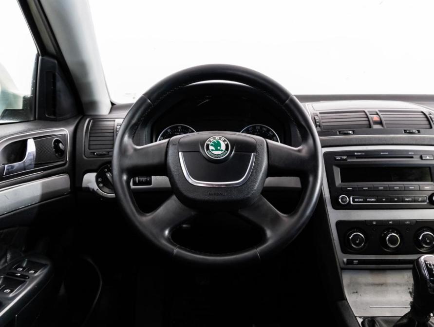 Skoda Octavia II (A5) Рестайлинг Санкт-Петербург  - изображение 12