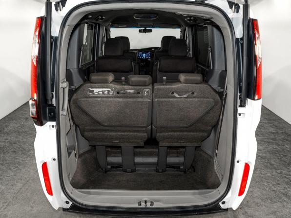 Honda Stepwgn V с пробегом 2015 года, цена 1 630 500 рублей, 127697 км, минивэн, Автокод Объявления